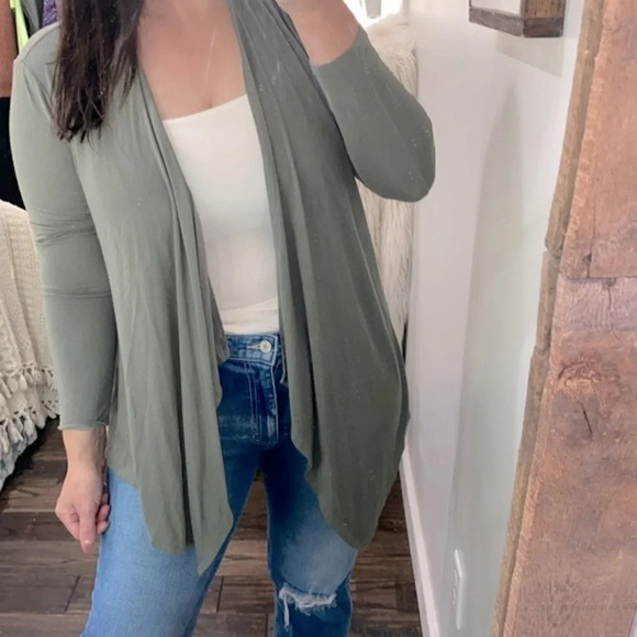 Olive green knit cardigan size medium - Picture 3 of 5